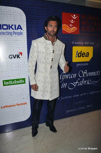 'मिजवां' फैशन शो में बॉलीवुड सितारे । रैंप पर बिकनी मॉडल्‍स