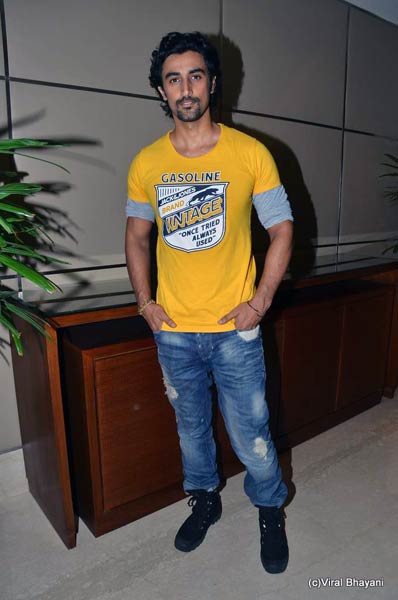 'मिजवां' फैशन शो में बॉलीवुड सितारे । रैंप पर बिकनी मॉडल्‍स