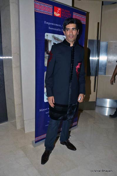 'मिजवां' फैशन शो में बॉलीवुड सितारे । रैंप पर बिकनी मॉडल्‍स