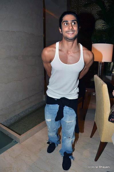 'मिजवां' फैशन शो में बॉलीवुड सितारे । रैंप पर बिकनी मॉडल्‍स