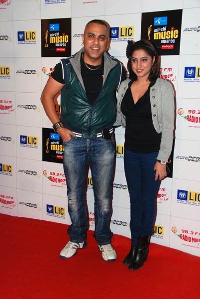 रेडियो मिर्ची अवॉर्ड्स की रंगीन शाम । सितारों की मस्‍ती