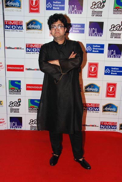 रेडियो मिर्ची अवॉर्ड्स की रंगीन शाम । सितारों की मस्‍ती