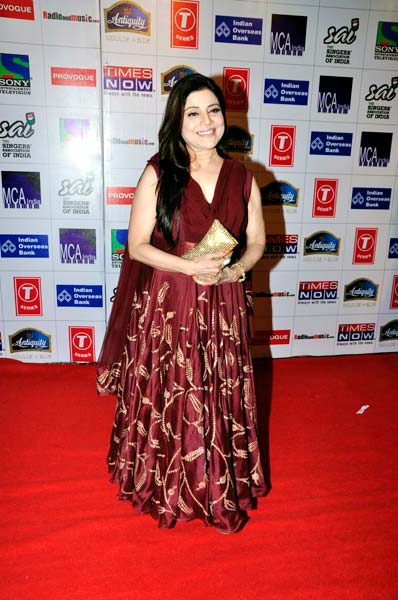 रेडियो मिर्ची अवॉर्ड्स की रंगीन शाम । सितारों की मस्‍ती