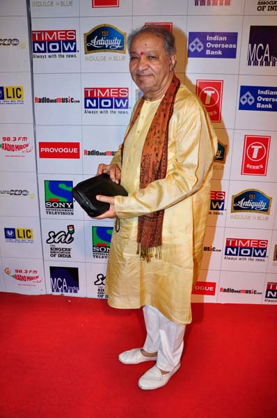 रेडियो मिर्ची अवॉर्ड्स की रंगीन शाम । सितारों की मस्‍ती