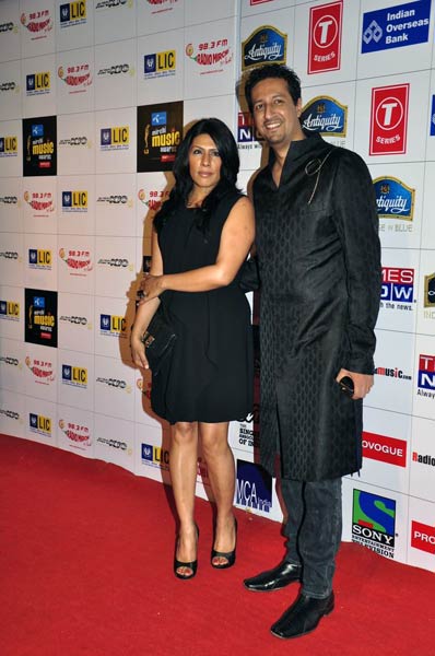 रेडियो मिर्ची अवॉर्ड्स की रंगीन शाम । सितारों की मस्‍ती