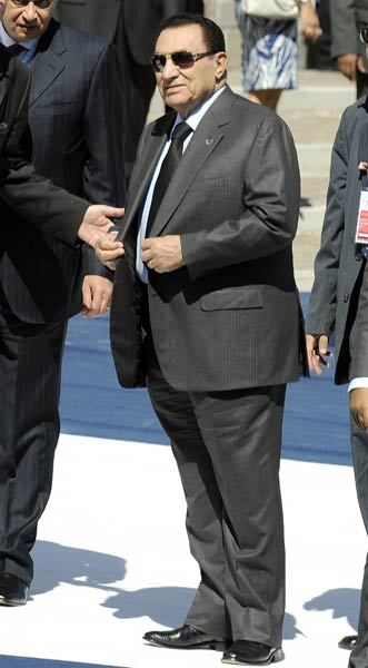 मिस्त्र में कैबिनेट बर्खास्त