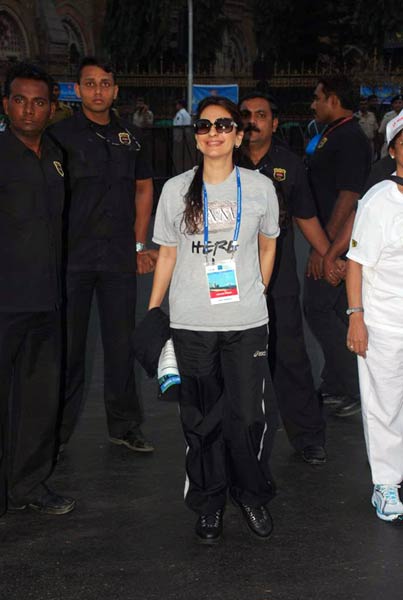 'मुंबई मैराथन-2011' में सितारों की झलक