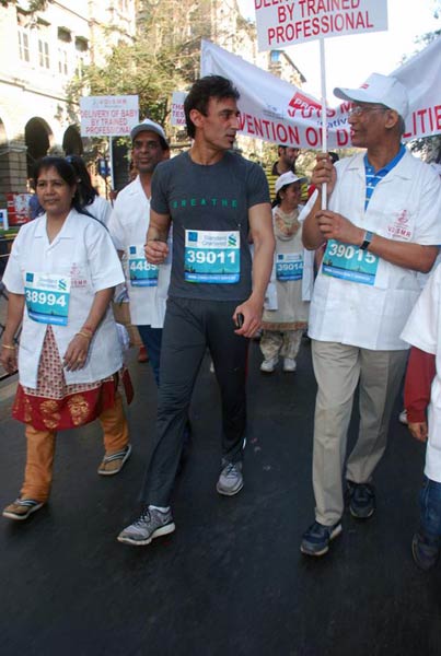 'मुंबई मैराथन-2011' में सितारों की झलक