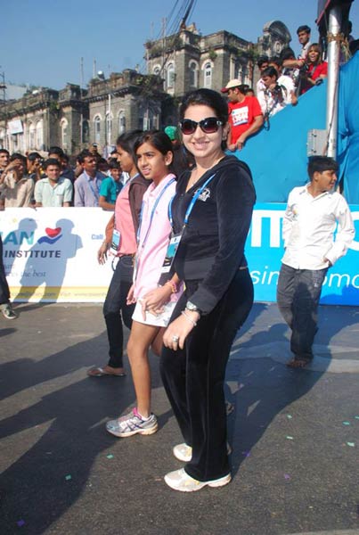 'मुंबई मैराथन-2011' में सितारों की झलक