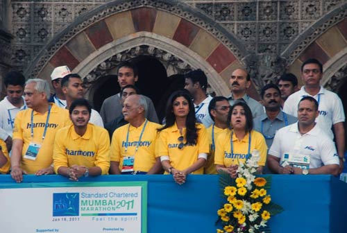 'मुंबई मैराथन-2011' में सितारों की झलक