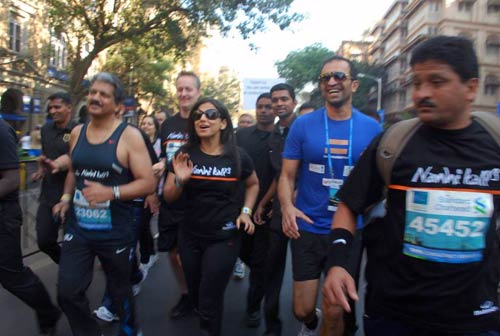 'मुंबई मैराथन-2011' में सितारों की झलक