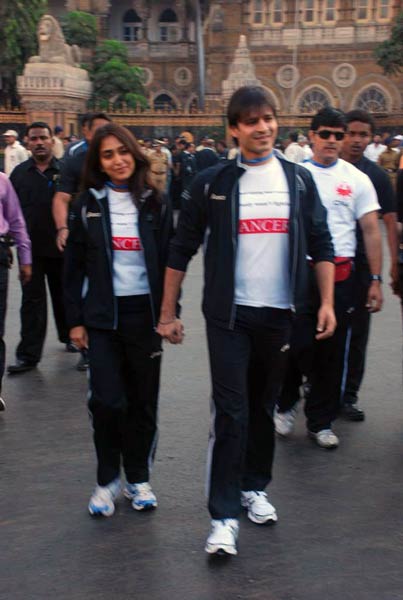 'मुंबई मैराथन-2011' में सितारों की झलक