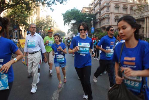 'मुंबई मैराथन-2011' में सितारों की झलक