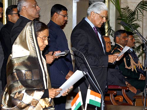 केंद्रीय मंत्रिमंडल में हुआ मामूली फेरबदल