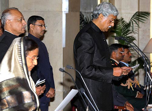 केंद्रीय मंत्रिमंडल में हुआ मामूली फेरबदल