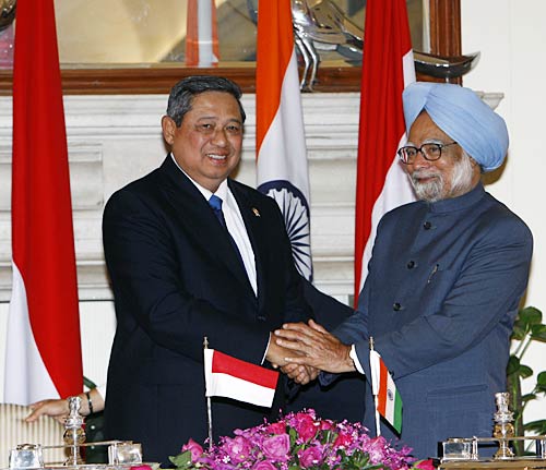 इंडोनेशियाई राष्‍ट्रपति का भव्‍य स्‍वागत