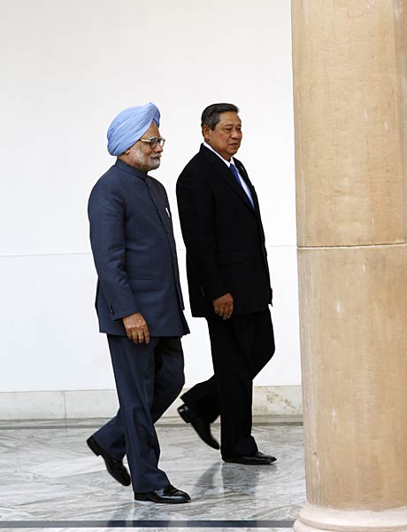 इंडोनेशियाई राष्‍ट्रपति का भव्‍य स्‍वागत