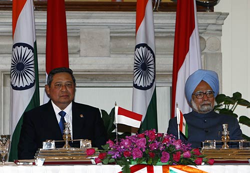 इंडोनेशियाई राष्‍ट्रपति का भव्‍य स्‍वागत