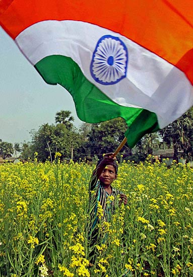 गणतंत्र दिवस के रंग में डूबा देश