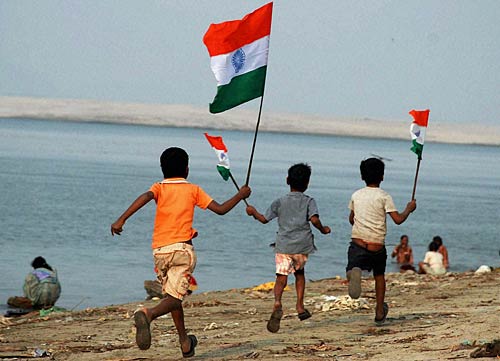 गणतंत्र दिवस के रंग में डूबा देश