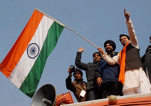 गणतंत्र दिवस के रंग में डूबा देश