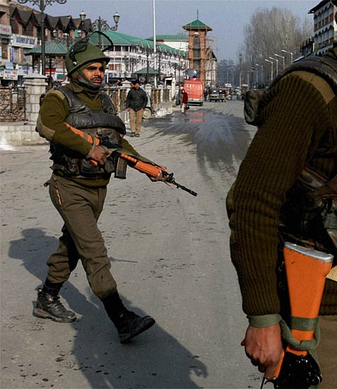 गणतंत्र दिवस के रंग में डूबा देश