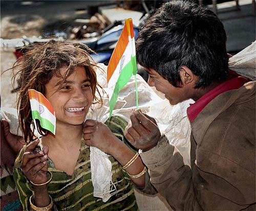 गणतंत्र दिवस के रंग में डूबा देश