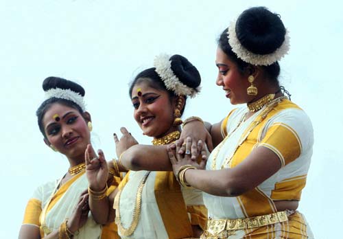 गणतंत्र दिवस के लिए सजी झांकियां । वीरता पुरस्कार