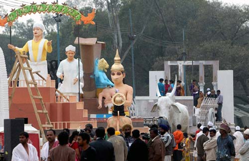 गणतंत्र दिवस के लिए सजी झांकियां । वीरता पुरस्कार