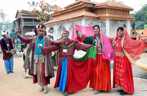 गणतंत्र दिवस के लिए सजी झांकियां । वीरता पुरस्कार