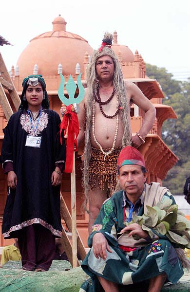 गणतंत्र दिवस के लिए सजी झांकियां । वीरता पुरस्कार