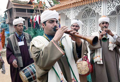 गणतंत्र दिवस के लिए सजी झांकियां । वीरता पुरस्कार