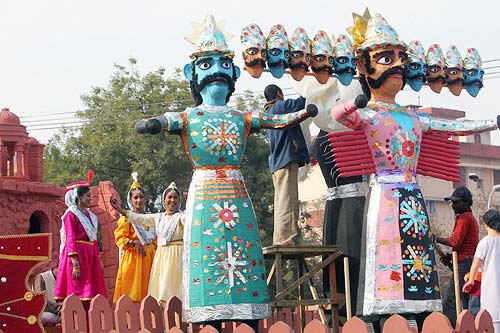 गणतंत्र दिवस के लिए सजी झांकियां । वीरता पुरस्कार