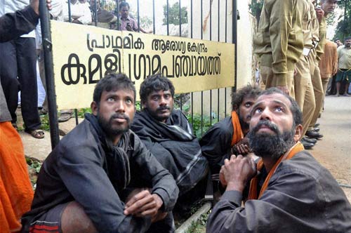 सबरीमाला मंदिर में भगदड़, सैंकड़ों श्रद्धालुओं की मौत