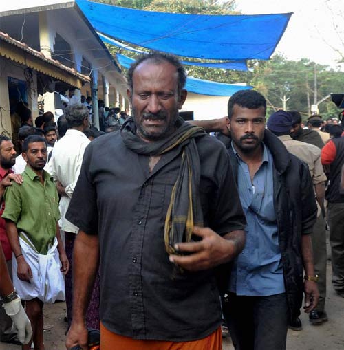 सबरीमाला मंदिर में भगदड़, सैंकड़ों श्रद्धालुओं की मौत