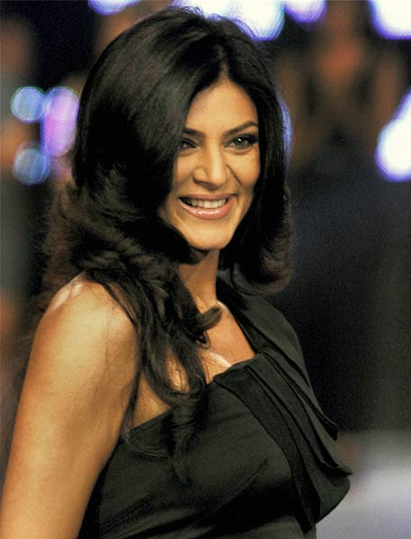 काले और लाल 'जादू' में अभिनेत्रियां |  देखो... ये है जलवा