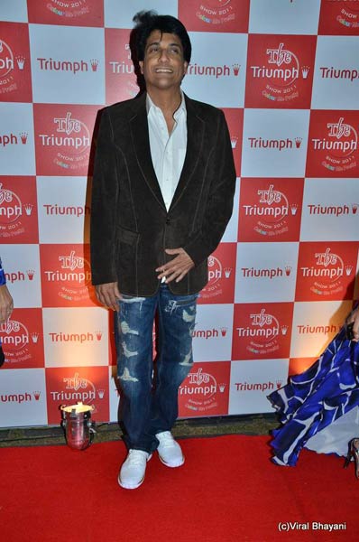 फराह खान के शो में बॉलीवुड सितारे । रैंप पर बिकनी मॉडल्‍स