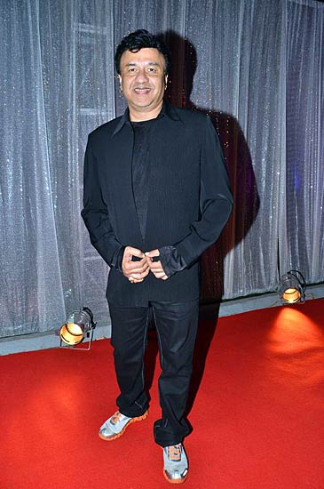 फराह खान के शो में बॉलीवुड सितारे । रैंप पर बिकनी मॉडल्‍स