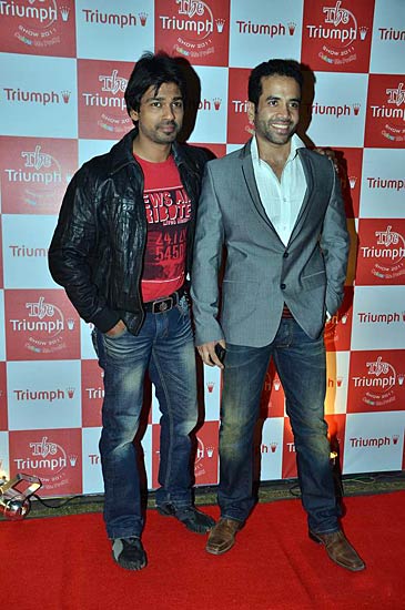 फराह खान के शो में बॉलीवुड सितारे । रैंप पर बिकनी मॉडल्‍स