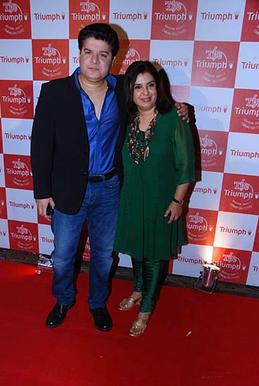 फराह खान के शो में बॉलीवुड सितारे । रैंप पर बिकनी मॉडल्‍स