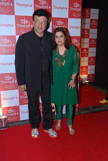 फराह खान के शो में बॉलीवुड सितारे । रैंप पर बिकनी मॉडल्‍स