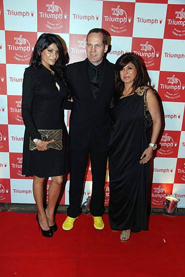 फराह खान के शो में बॉलीवुड सितारे । रैंप पर बिकनी मॉडल्‍स