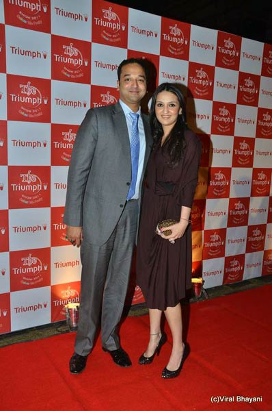 फराह खान के शो में बॉलीवुड सितारे । रैंप पर बिकनी मॉडल्‍स