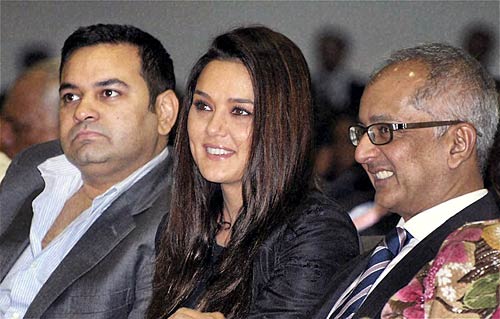 विकास का प्रतीक बना वाइब्रेंट गुजरात सम्मेलन