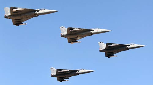 शाहिद ने उड़ाया एफ-16 विमान...| हसीनों की दिलकश अदाएं