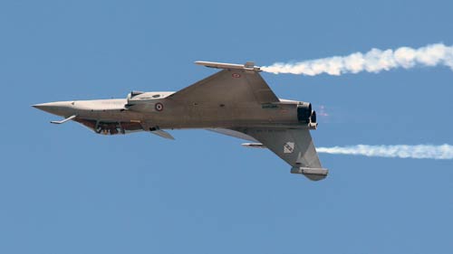 शाहिद ने उड़ाया एफ-16 विमान...| हसीनों की दिलकश अदाएं