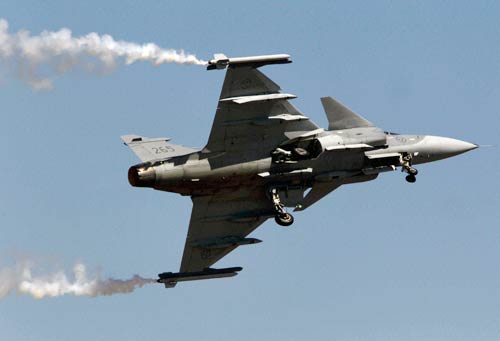 शाहिद ने उड़ाया एफ-16 विमान...| हसीनों की दिलकश अदाएं