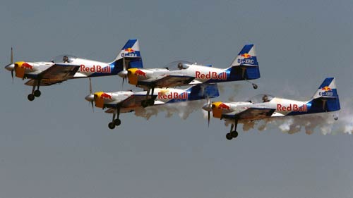 शाहिद ने उड़ाया एफ-16 विमान...| हसीनों की दिलकश अदाएं