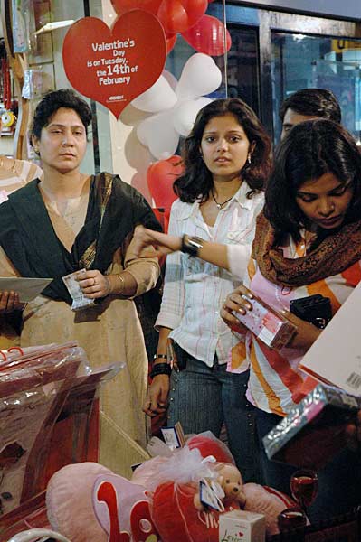 जम कर मनाएं वैलेंटाइन डे | 'वैलेंटाइन डे' पर विशेष