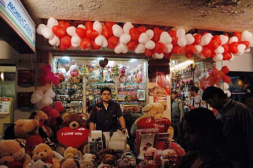 जम कर मनाएं वैलेंटाइन डे | 'वैलेंटाइन डे' पर विशेष